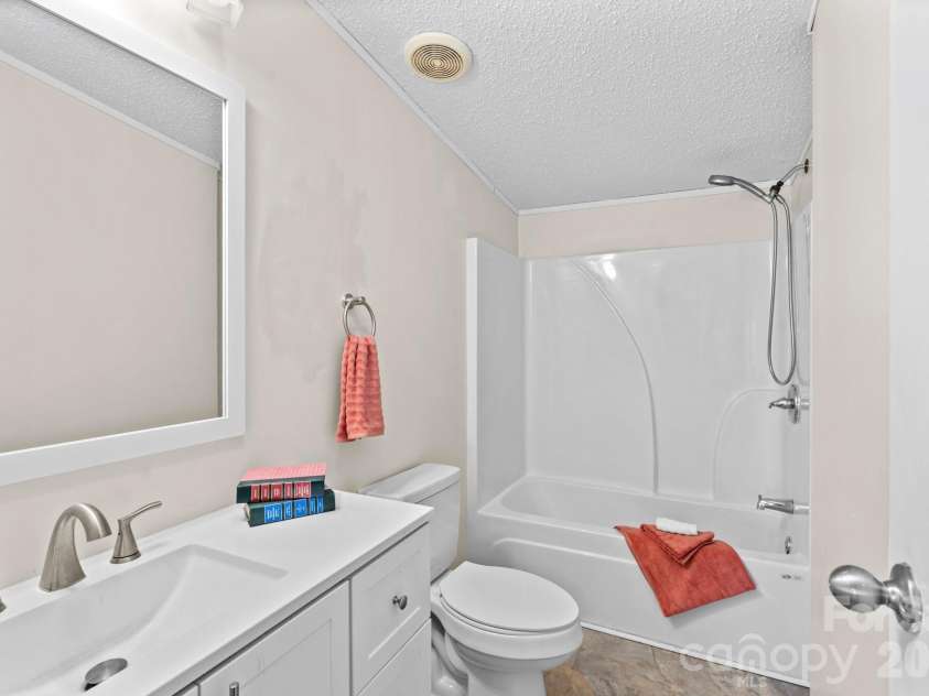211 Forest Hollow Drive, Statesville, NC 28677.  MLS# CAR4342201, YatesRealty ID 11930. 