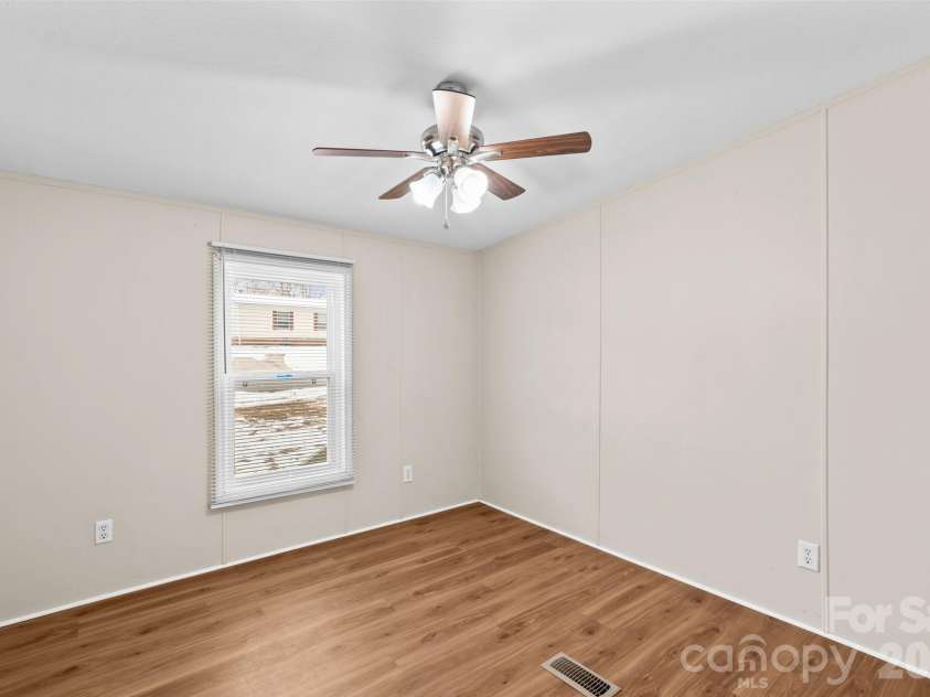 211 Forest Hollow Drive, Statesville, NC 28677.  MLS# CAR4342201, YatesRealty ID 11930. 