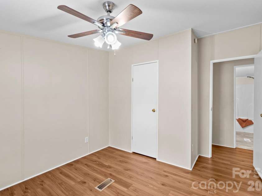 211 Forest Hollow Drive, Statesville, NC 28677.  MLS# CAR4342201, YatesRealty ID 11930. 