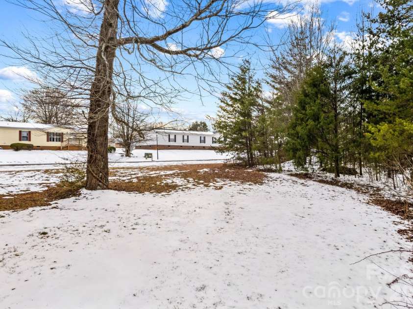 211 Forest Hollow Drive, Statesville, NC 28677.  MLS# CAR4342201, YatesRealty ID 11930. 