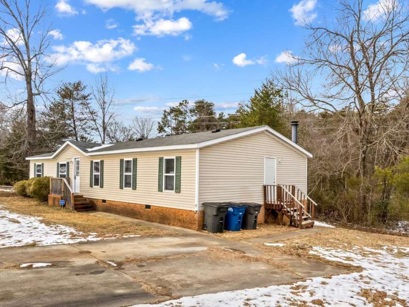 211 Forest Hollow Drive, Statesville, NC 28677.  MLS# CAR4342201, YatesRealty ID 11930. 
