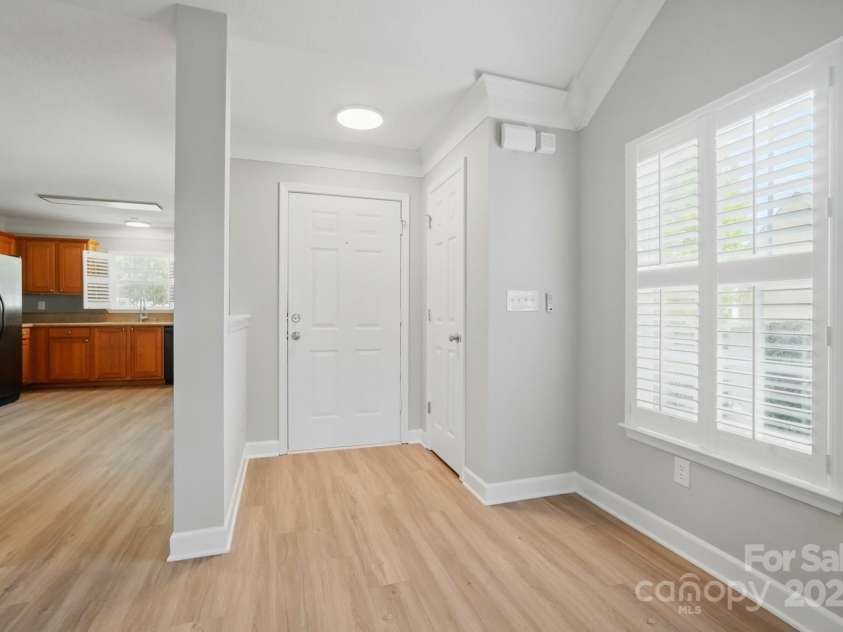 9711 Castle Terrace Court, Charlotte, NC 28215.  MLS# CAR4254793, YatesRealty ID 11930. 