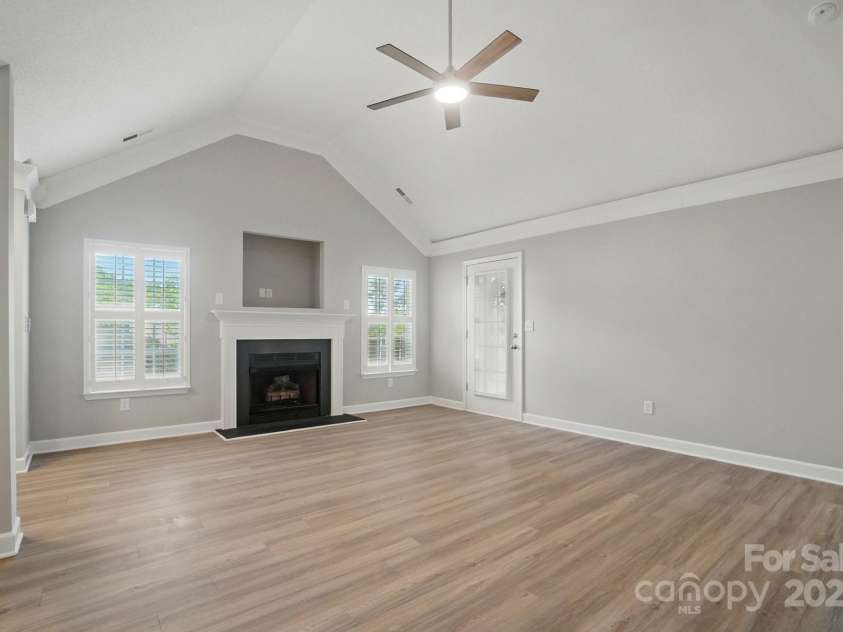 9711 Castle Terrace Court, Charlotte, NC 28215.  MLS# CAR4254793, YatesRealty ID 11930. 