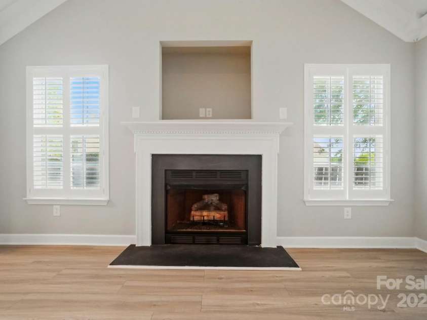 9711 Castle Terrace Court, Charlotte, NC 28215.  MLS# CAR4254793, YatesRealty ID 11930. 