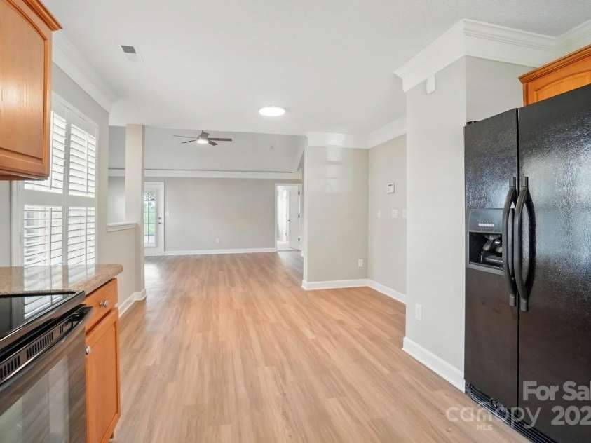9711 Castle Terrace Court, Charlotte, NC 28215.  MLS# CAR4254793, YatesRealty ID 11930. 