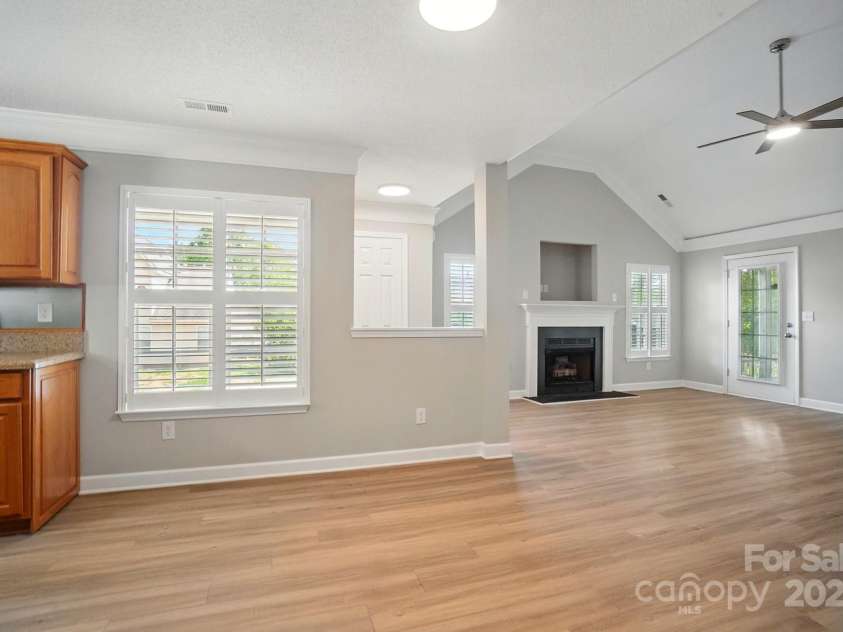 9711 Castle Terrace Court, Charlotte, NC 28215.  MLS# CAR4254793, YatesRealty ID 11930. 