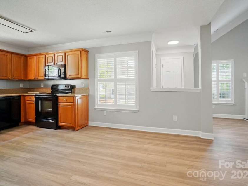 9711 Castle Terrace Court, Charlotte, NC 28215.  MLS# CAR4254793, YatesRealty ID 11930. 