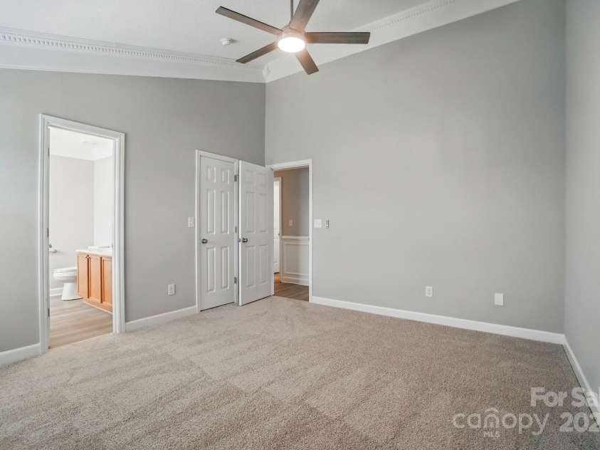 9711 Castle Terrace Court, Charlotte, NC 28215.  MLS# CAR4254793, YatesRealty ID 11930. 