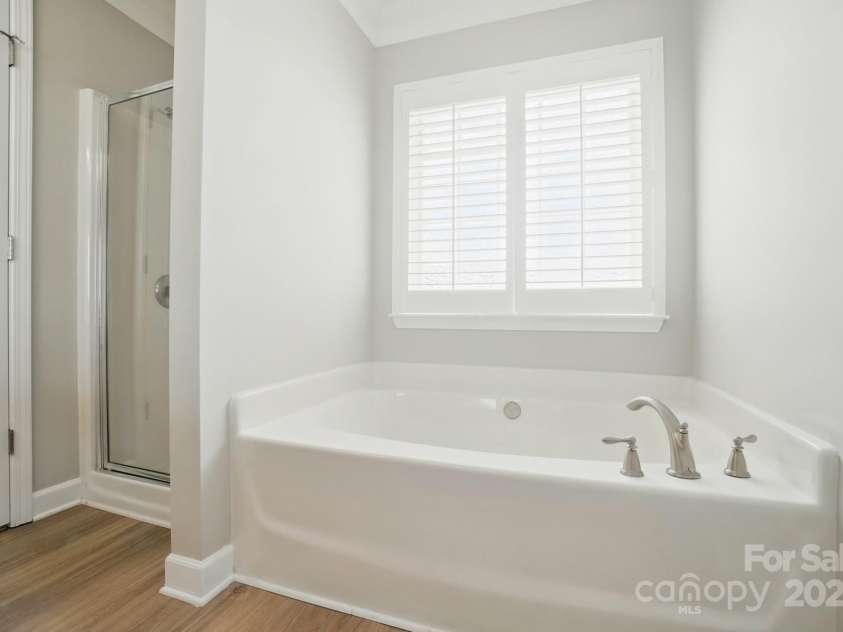 9711 Castle Terrace Court, Charlotte, NC 28215.  MLS# CAR4254793, YatesRealty ID 11930. 