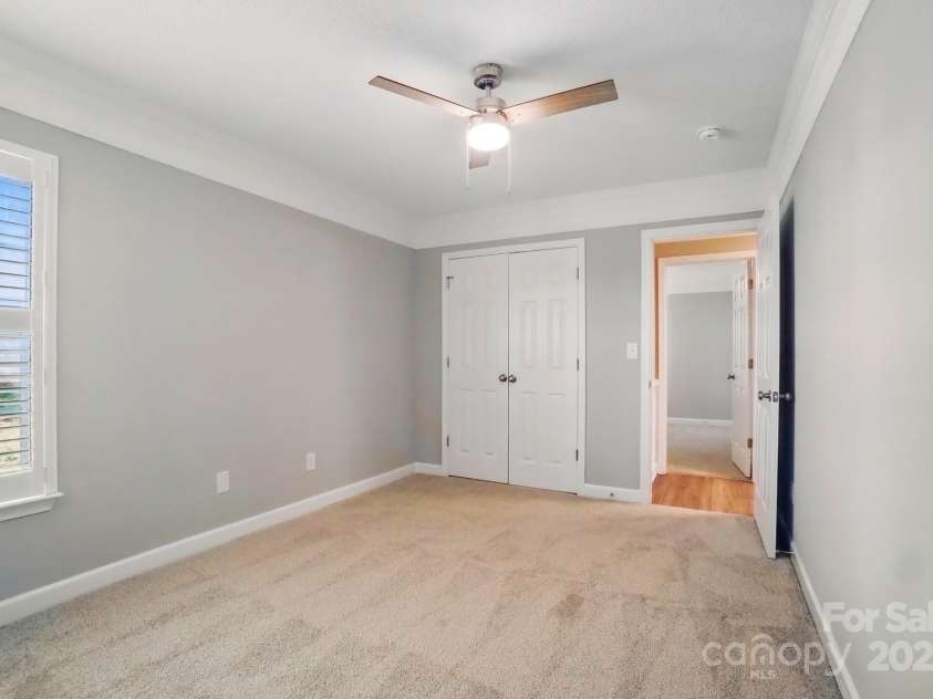 9711 Castle Terrace Court, Charlotte, NC 28215.  MLS# CAR4254793, YatesRealty ID 11930. 