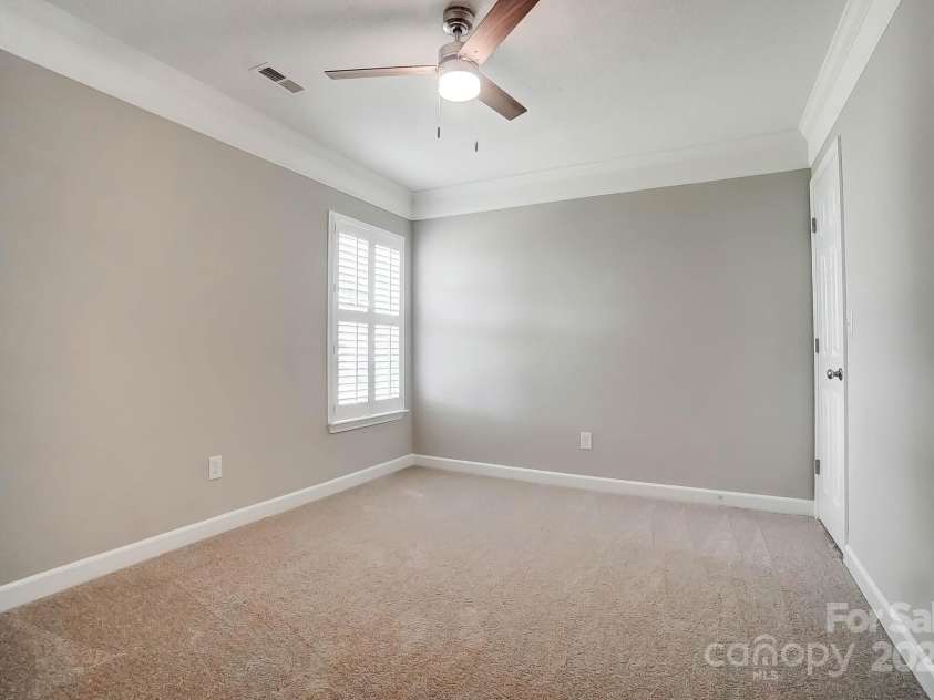 9711 Castle Terrace Court, Charlotte, NC 28215.  MLS# CAR4254793, YatesRealty ID 11930. 