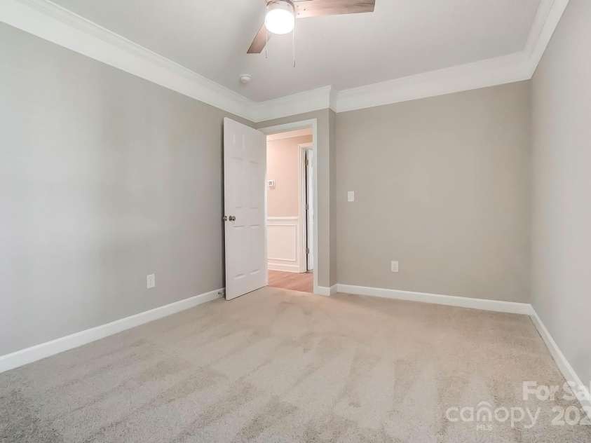 9711 Castle Terrace Court, Charlotte, NC 28215.  MLS# CAR4254793, YatesRealty ID 11930. 