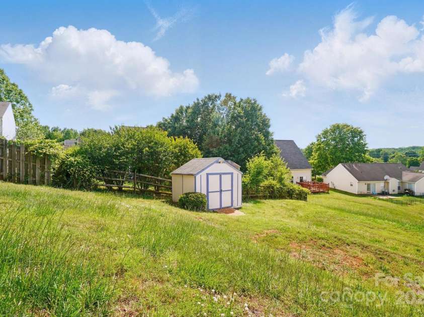 9711 Castle Terrace Court, Charlotte, NC 28215.  MLS# CAR4254793, YatesRealty ID 11930. 