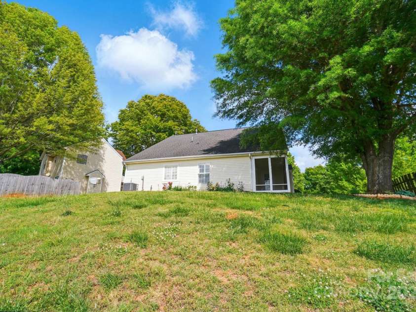 9711 Castle Terrace Court, Charlotte, NC 28215.  MLS# CAR4254793, YatesRealty ID 11930. 