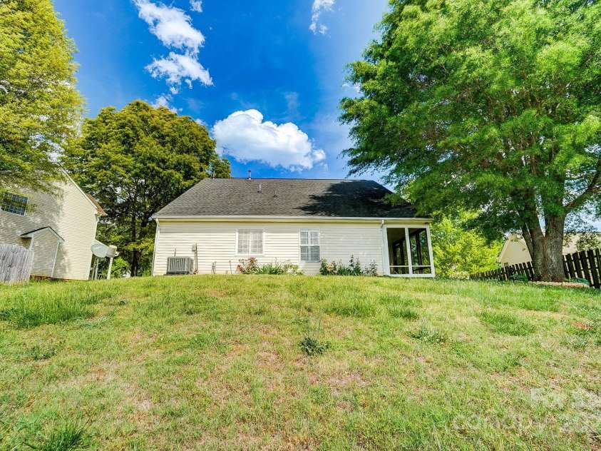 9711 Castle Terrace Court, Charlotte, NC 28215.  MLS# CAR4254793, YatesRealty ID 11930. 