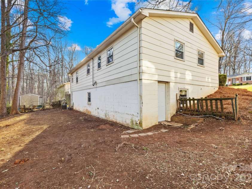 1203 Northwoods Drive, Kings Mountain, NC 28086.  MLS# CAR4232536, YatesRealty ID 11931. 