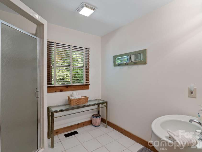 150 Avondale Ridge Road, Asheville, NC 28803.  MLS# CAR4355804, YatesRealty ID 11932. Main level full bath