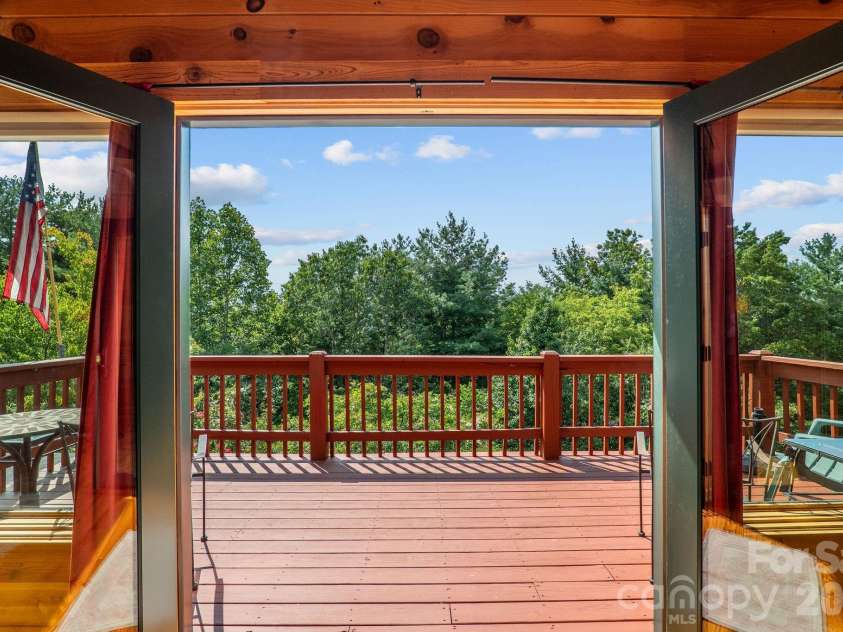 150 Avondale Ridge Road, Asheville, NC 28803.  MLS# CAR4355804, YatesRealty ID 11932. Upstairs balcony/sun deck