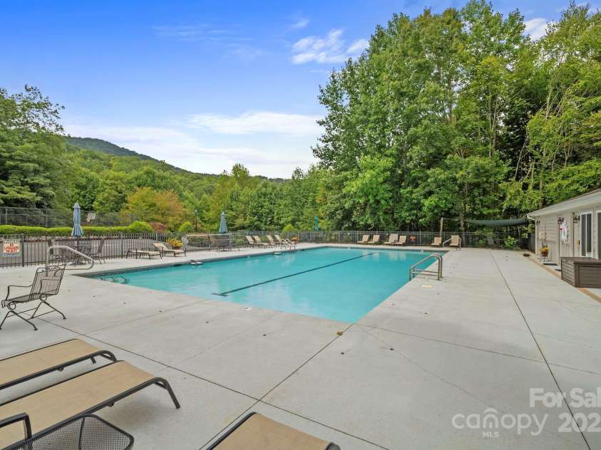 458 Blue Mist Way, Arden, NC 28704.  MLS# CAR4300268, YatesRealty ID 11933. Community