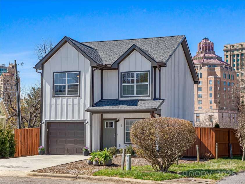 5 George Washington Carver Avenue, Asheville, NC 28801.  MLS# CAR4234598, YatesRealty ID 11934. 