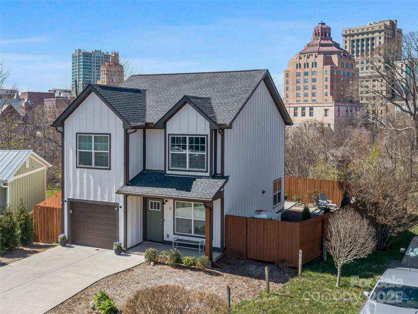 5 George Washington Carver Avenue, Asheville, NC 28801.  MLS# CAR4234598, YatesRealty ID 11934. 