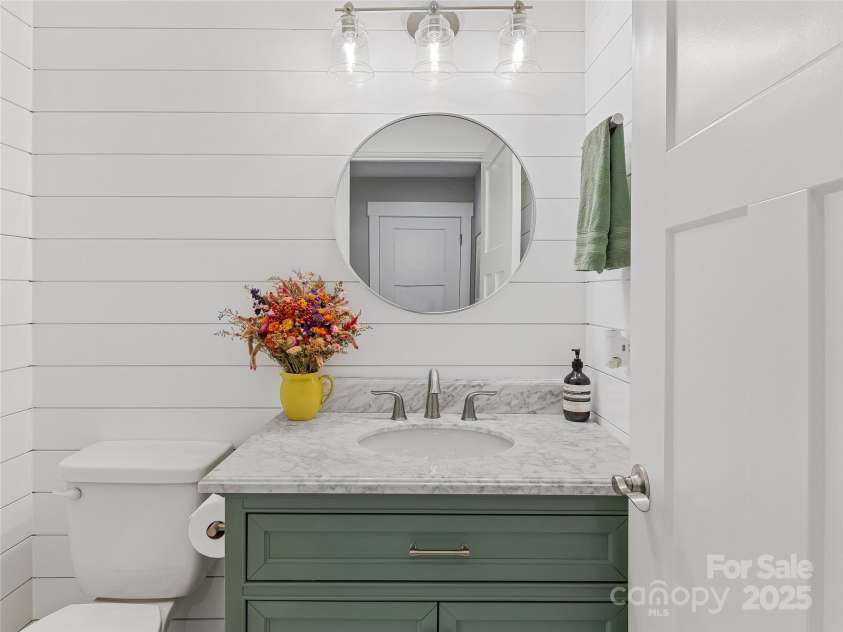 5 George Washington Carver Avenue, Asheville, NC 28801.  MLS# CAR4234598, YatesRealty ID 11934. 