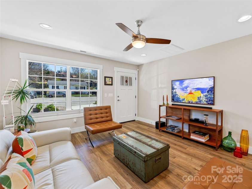 5 George Washington Carver Avenue, Asheville, NC 28801.  MLS# CAR4234598, YatesRealty ID 11934. 