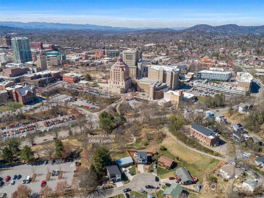 5 George Washington Carver Avenue, Asheville, NC 28801.  MLS# CAR4234598, YatesRealty ID 11934. 