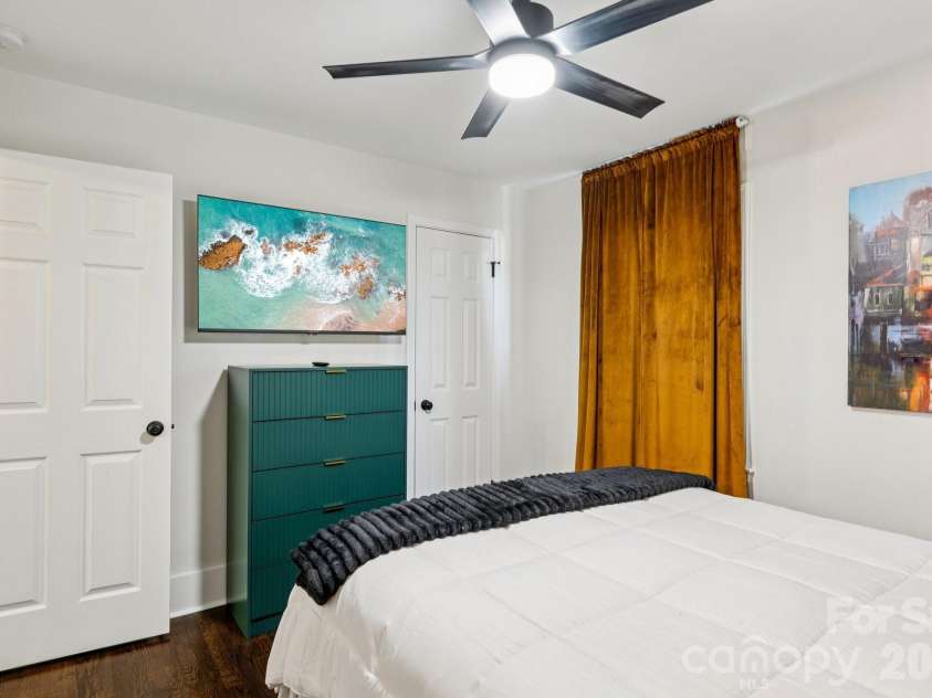 1716 Patton Avenue, Charlotte, NC 28216.  MLS# CAR4362950, YatesRealty ID 11935. 