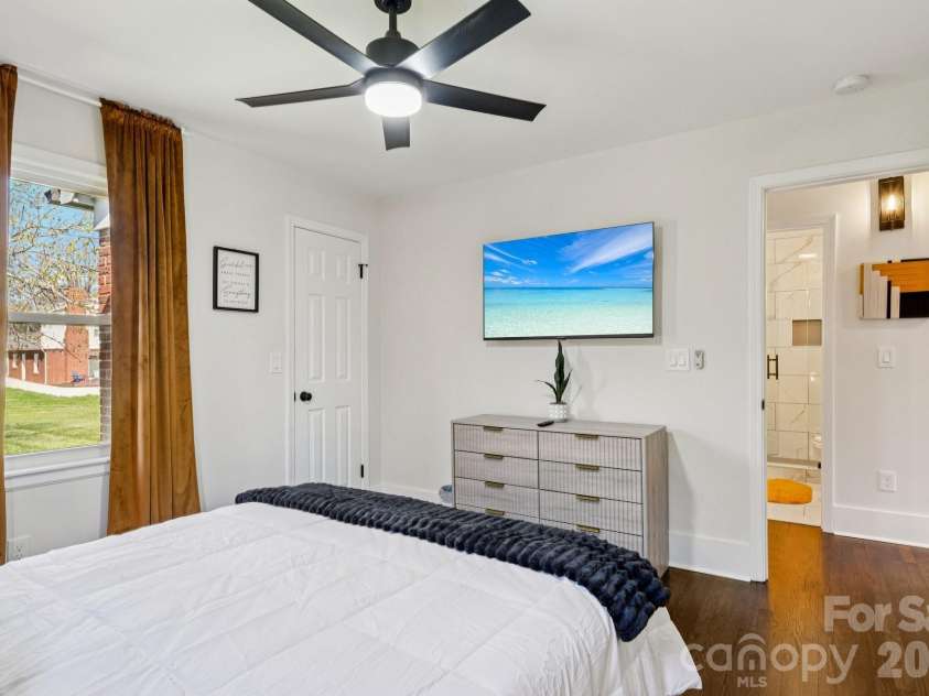1716 Patton Avenue, Charlotte, NC 28216.  MLS# CAR4362950, YatesRealty ID 11935. 