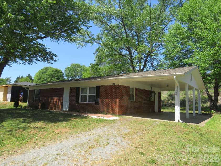 150 Greenfield Drive, Forest City, NC 28043.  MLS# CAR4369874, YatesRealty ID 11936. 