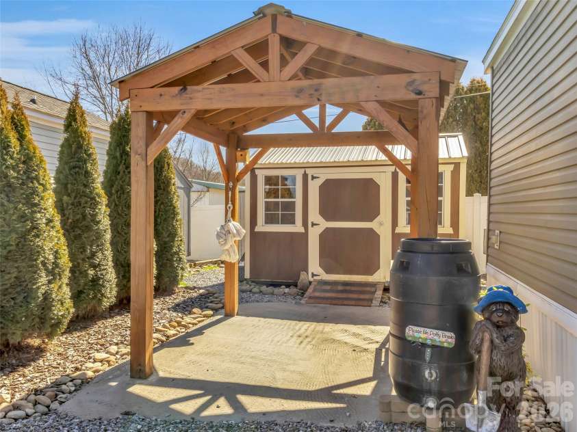 225 Pike Point, Waynesville, NC 28785.  MLS# CAR4350220, YatesRealty ID 11937. 
