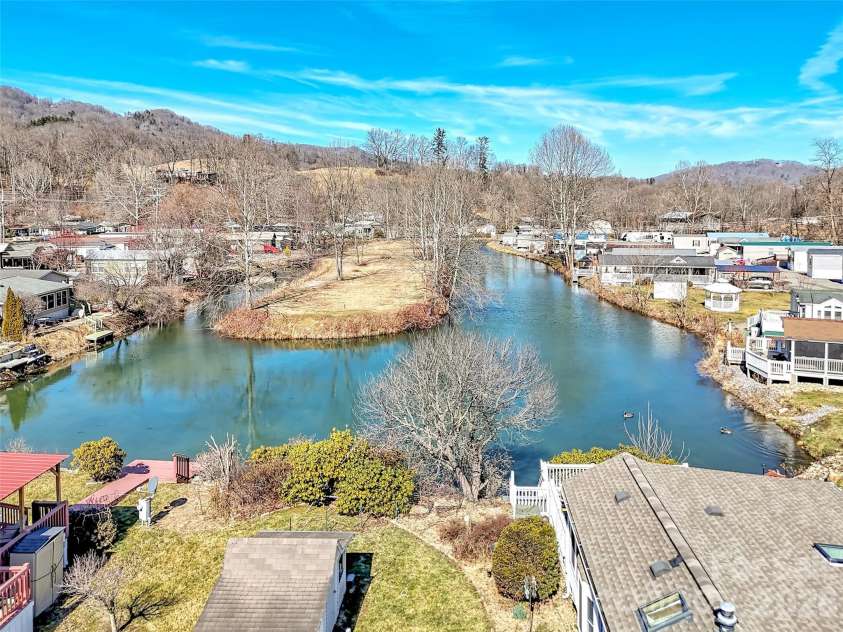 225 Pike Point, Waynesville, NC 28785.  MLS# CAR4350220, YatesRealty ID 11937. 