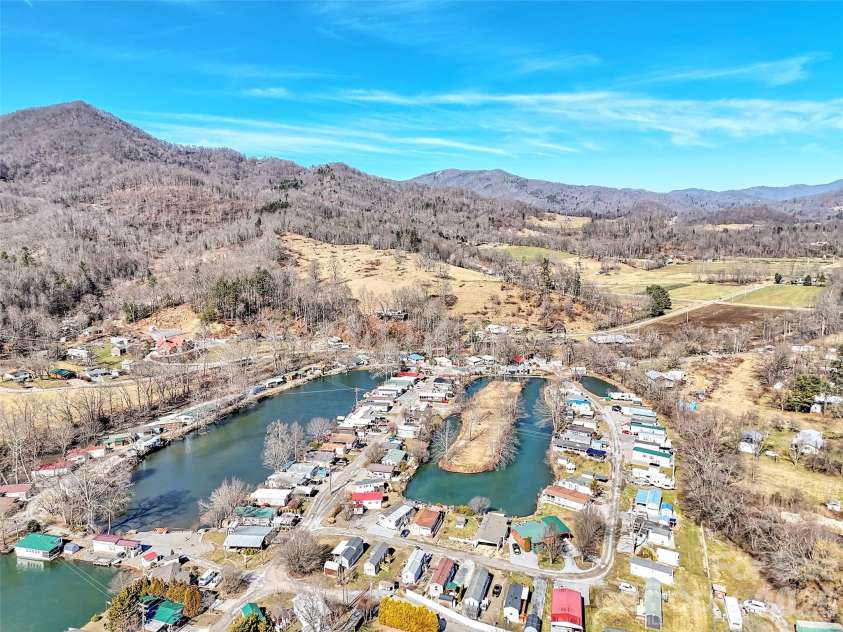 225 Pike Point, Waynesville, NC 28785.  MLS# CAR4350220, YatesRealty ID 11937. 