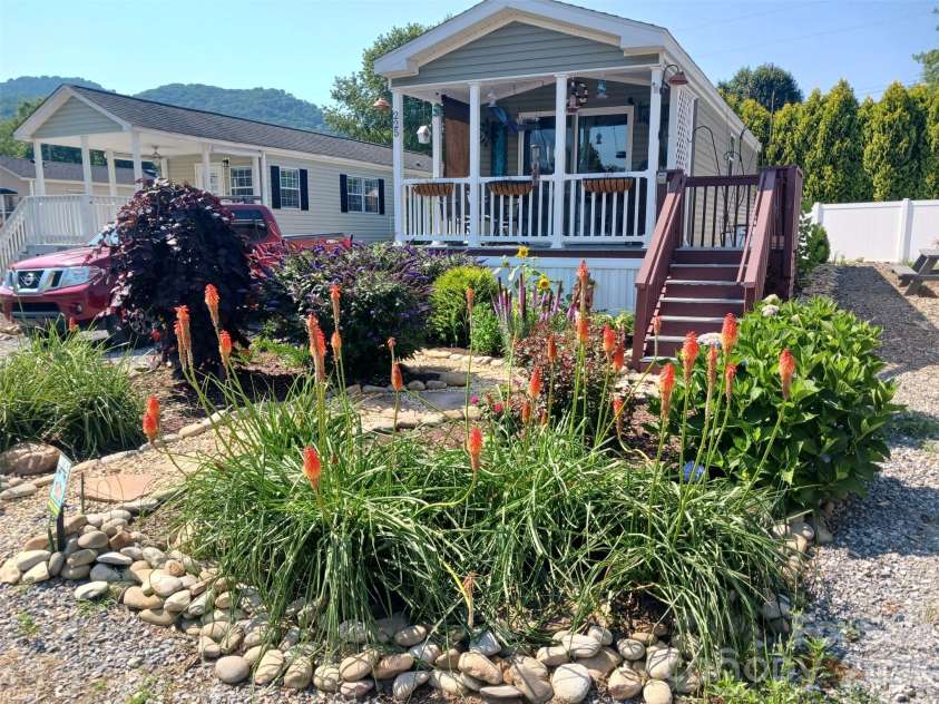 225 Pike Point, Waynesville, NC 28785.  MLS# CAR4350220, YatesRealty ID 11937. 