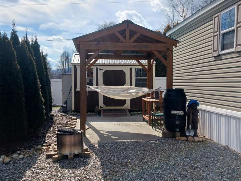 225 Pike Point, Waynesville, NC 28785.  MLS# CAR4350220, YatesRealty ID 11937. 