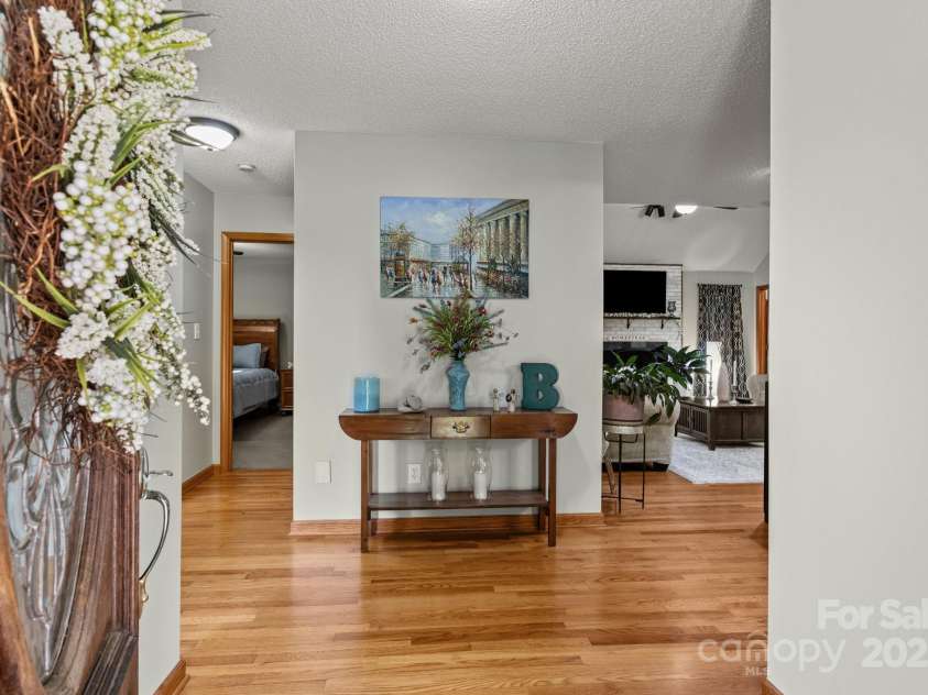 7146 Sifford Road, Stanley, NC 28164.  MLS# CAR4238571, YatesRealty ID 11937. Entry way w/hardwood flooring