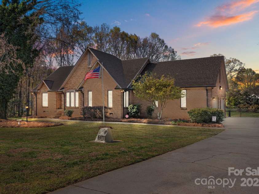 7146 Sifford Road, Stanley, NC 28164.  MLS# CAR4238571, YatesRealty ID 11937. Exterior of front home