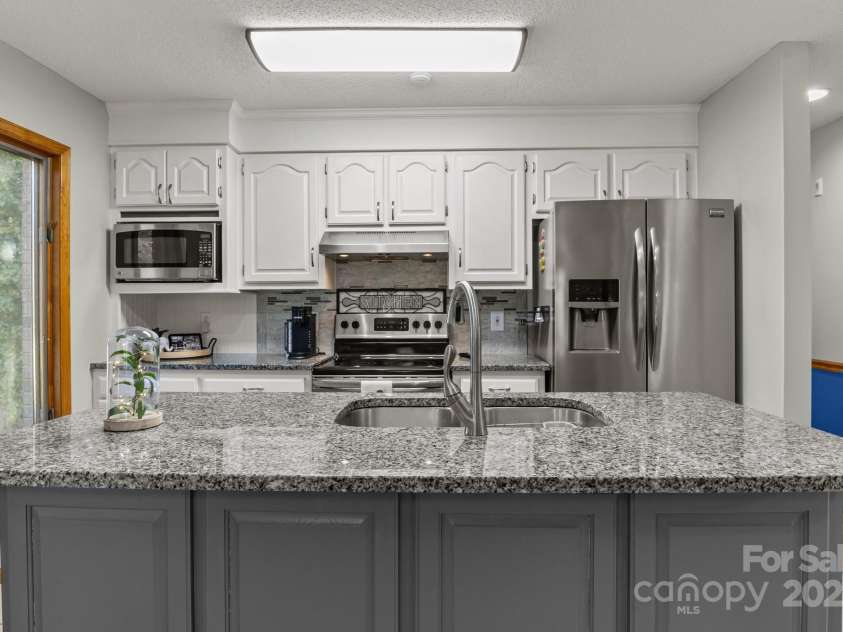 7146 Sifford Road, Stanley, NC 28164.  MLS# CAR4238571, YatesRealty ID 11937. Kitchen