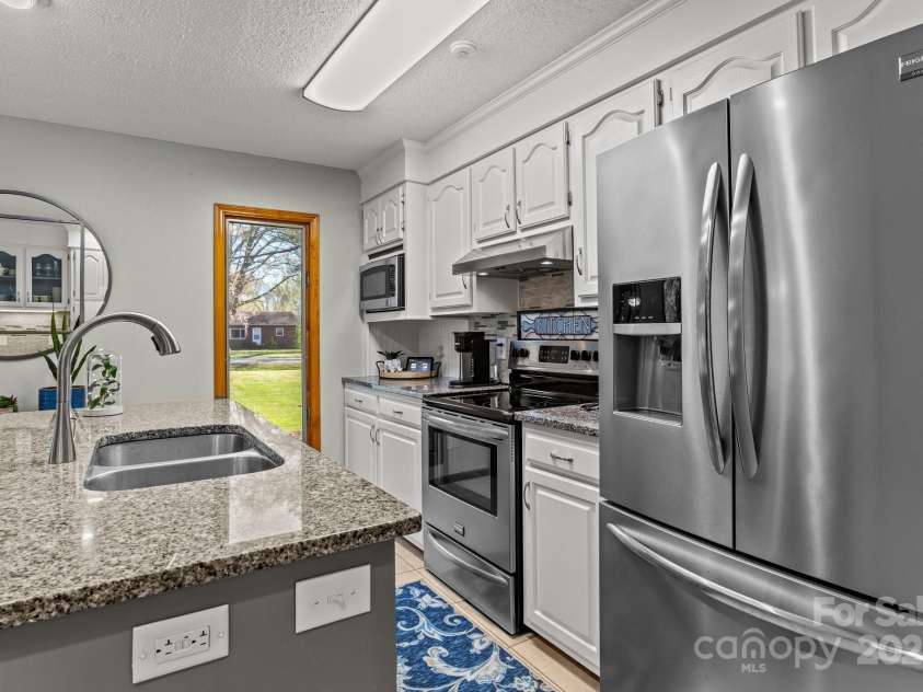 7146 Sifford Road, Stanley, NC 28164.  MLS# CAR4238571, YatesRealty ID 11937. Kitchen