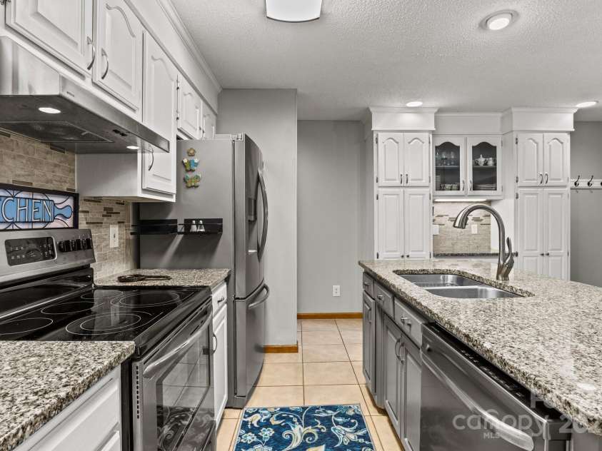 7146 Sifford Road, Stanley, NC 28164.  MLS# CAR4238571, YatesRealty ID 11937. Kitchen