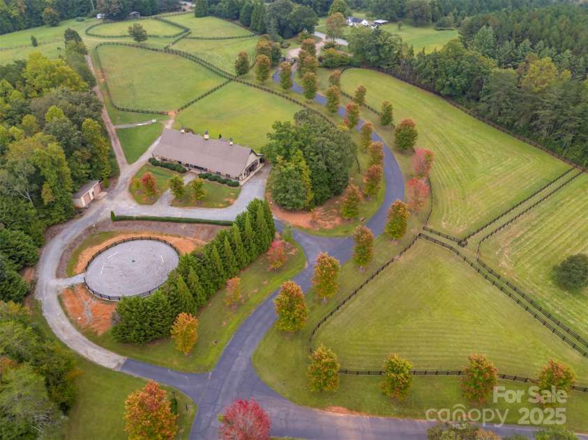 984 Mapleton Lane, Columbus, NC 28722.  MLS# CAR4240972, YatesRealty ID 11938. A round pen is as well available.