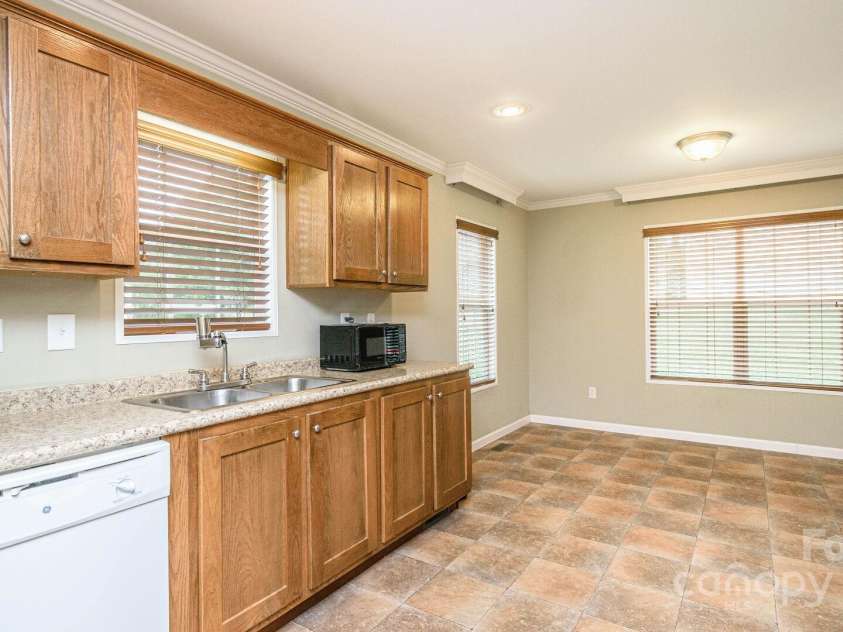 2 Frederick Lane, Hendersonville, NC 28792.  MLS# CAR4256682, YatesRealty ID 11939. Kitchen