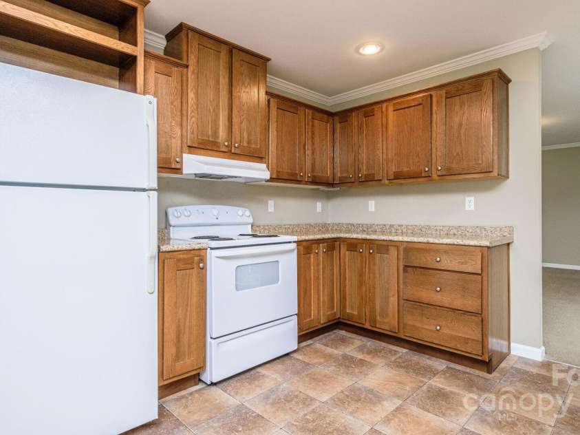 2 Frederick Lane, Hendersonville, NC 28792.  MLS# CAR4256682, YatesRealty ID 11939. Kitchen