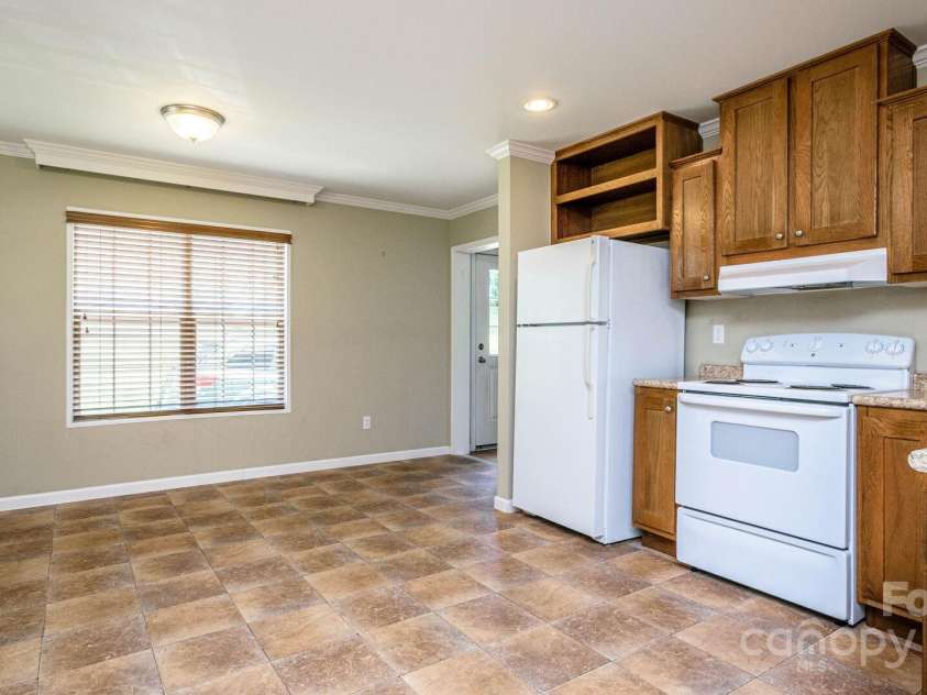 2 Frederick Lane, Hendersonville, NC 28792.  MLS# CAR4256682, YatesRealty ID 11939. Kitchen