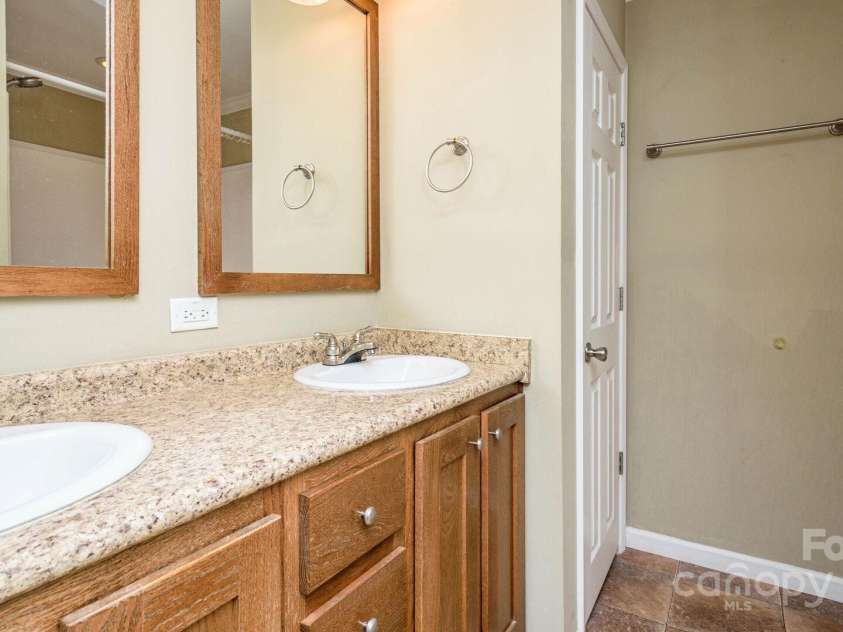 2 Frederick Lane, Hendersonville, NC 28792.  MLS# CAR4256682, YatesRealty ID 11939. Primary Bath