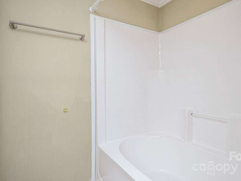 2 Frederick Lane, Hendersonville, NC 28792.  MLS# CAR4256682, YatesRealty ID 11939. Second Bath