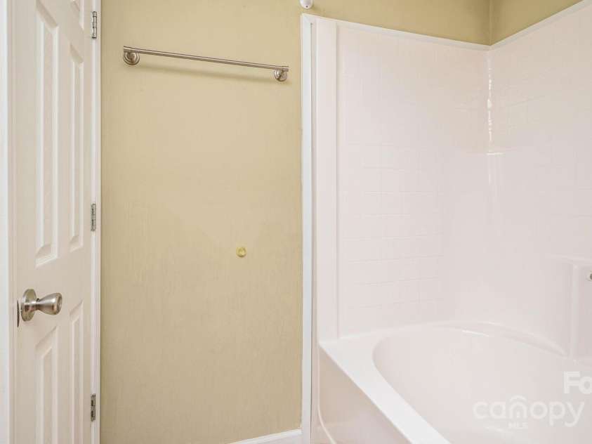 2 Frederick Lane, Hendersonville, NC 28792.  MLS# CAR4256682, YatesRealty ID 11939. Second Bath