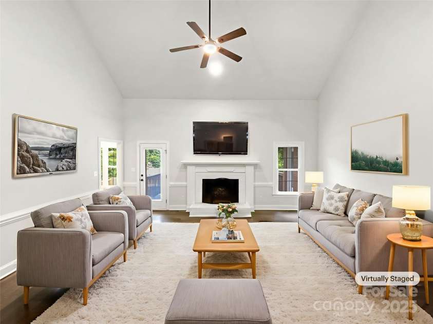 8117 Shannon Woods Lane, Matthews, NC 28104.  MLS# CAR4285282, YatesRealty ID 11940. 
