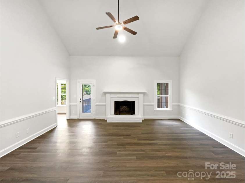 8117 Shannon Woods Lane, Matthews, NC 28104.  MLS# CAR4285282, YatesRealty ID 11940. 